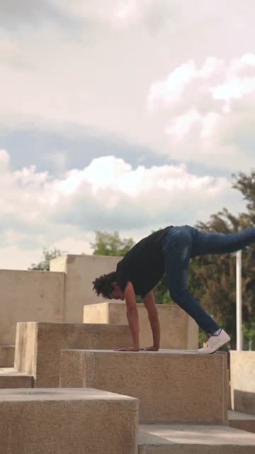 Handstand reference clip