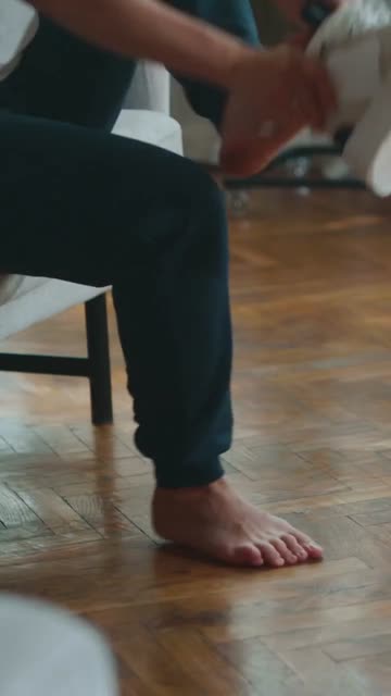Sneaker on reference clip